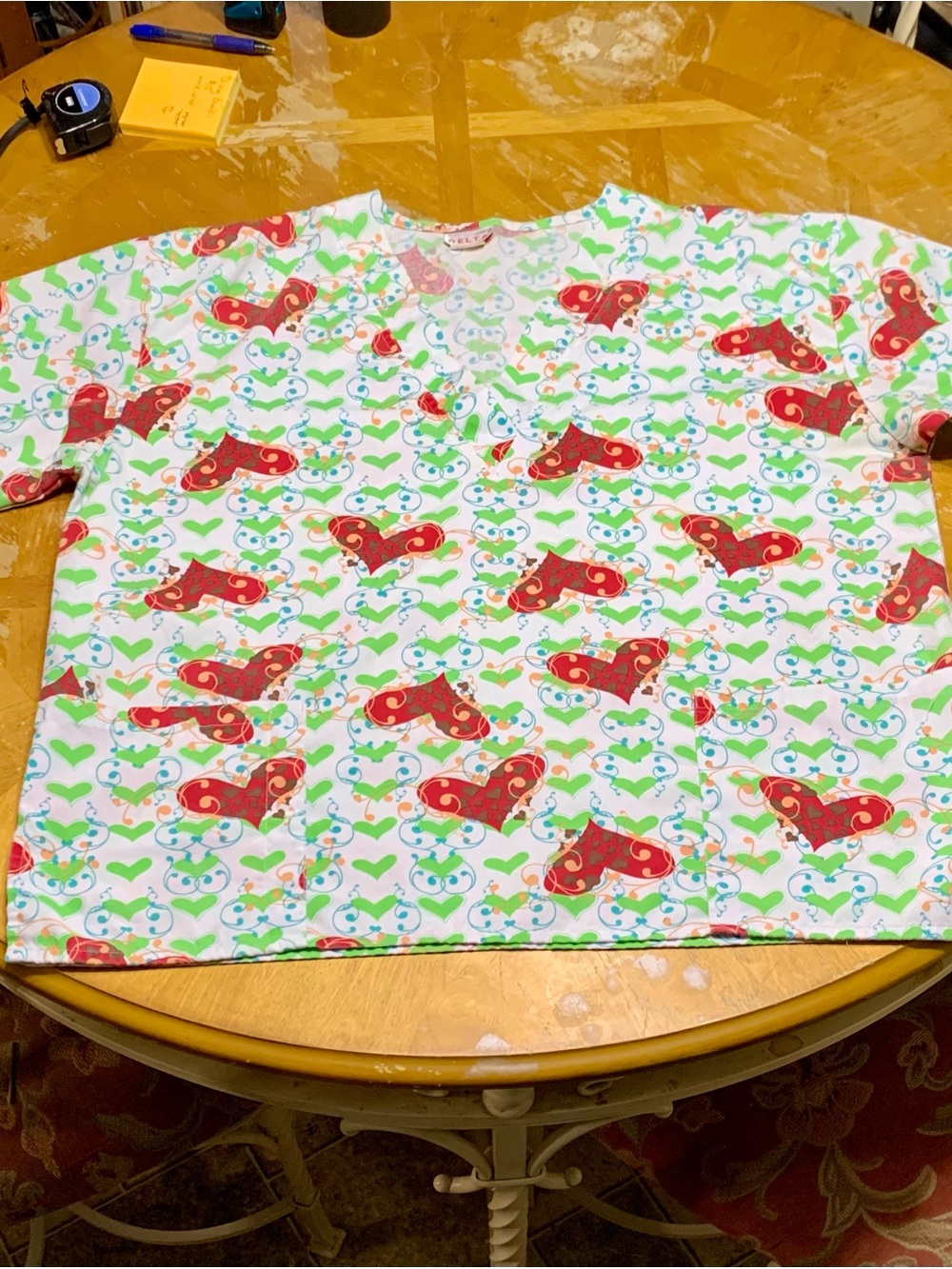 DELTA V-Neck red green HEARTS Scrub Top Size 3X